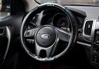 Подержанный автомобиль Kia Cerato Coupe 2011 года (13 фото)