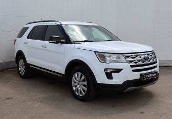 Подержанный автомобиль Ford Explorer 2018 года (3 фото)