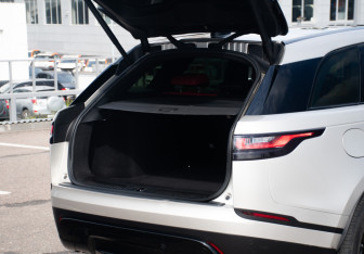 Подержанный автомобиль Land Rover Range Rover Velar 2017 года (18 фото)