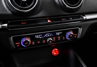 Подержанный автомобиль Audi A3 Sedan 2015 года (15 фото)