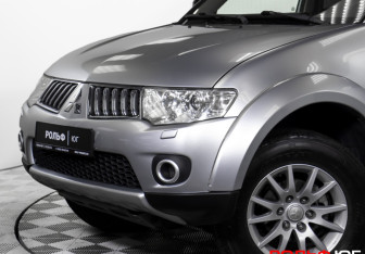 Подержанный автомобиль Mitsubishi Pajero Sport 2010 года (19 фото)