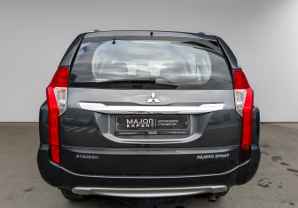 Подержанный автомобиль Mitsubishi Pajero Sport 2018 года (6 фото)