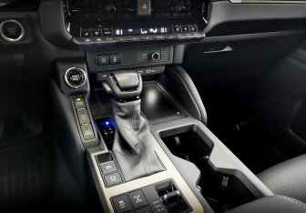 Подержанный автомобиль Toyota Land Cruiser Prado 2024 года (30 фото)