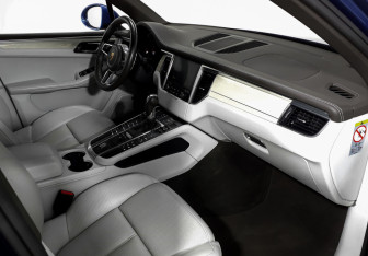 Подержанный автомобиль Porsche Macan 2017 года (11 фото)