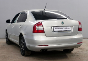 Подержанный автомобиль Skoda Octavia Liftback 2011 года (6 фото)