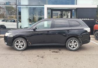 Подержанный автомобиль Mitsubishi Outlander 2012 года (8 фото)