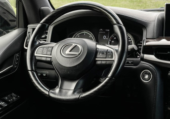 Подержанный автомобиль Lexus LX 2020 года (14 фото)