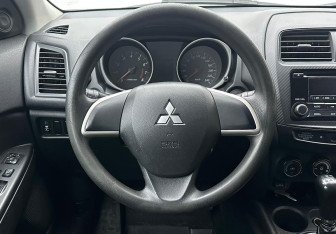 Подержанный автомобиль Mitsubishi ASX 2014 года (12 фото)