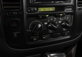 Подержанный автомобиль Toyota Land Cruiser Suv 2002 года (17 фото)