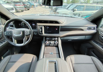 Подержанный автомобиль GMC Yukon 2023 года (9 фото)