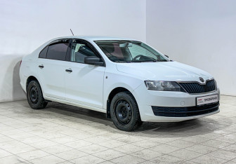 Подержанный автомобиль Skoda Rapid Liftback 2016 года (3 фото)
