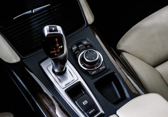 Подержанный автомобиль BMW X6 2013 года (17 фото)