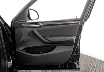 Подержанный автомобиль BMW X4 2016 года (25 фото)