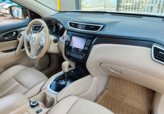 Подержанный автомобиль Nissan X-Trail 2017 года (12 фото)