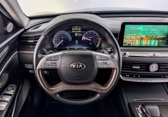 Подержанный автомобиль Kia K900 2019 года (23 фото)