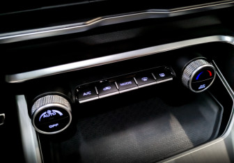 Подержанный автомобиль Geely Coolray 2021 года (23 фото)