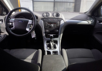 Подержанный автомобиль Ford Mondeo Sedan 2011 года (13 фото)