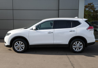 Подержанный автомобиль Nissan X-Trail 2017 года (8 фото)