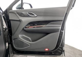 Подержанный автомобиль Hongqi HS3 2024 года (27 фото)