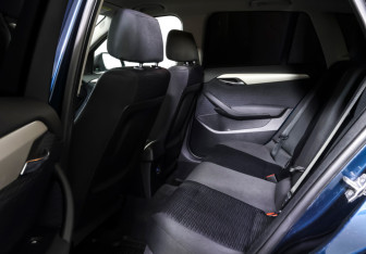 Подержанный автомобиль BMW X1 2014 года (11 фото)