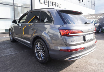 Подержанный автомобиль Audi Q7 2020 года (7 фото)