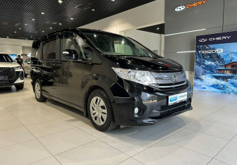 Подержанный автомобиль Honda Stepwgn 2017 года (3 фото)