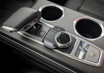 Подержанный автомобиль Changan UNI-S 2024 года (30 фото)