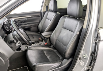 Подержанный автомобиль Mitsubishi Outlander 2016 года (21 фото)
