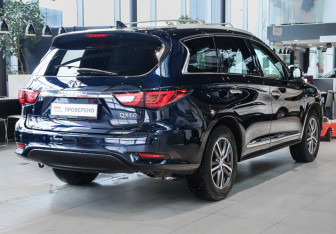 Подержанный автомобиль Infiniti QX60 2017 года (4 фото)