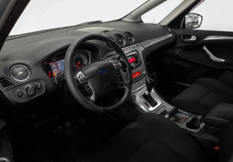 Подержанный автомобиль Ford S-MAX 2008 года (7 фото)