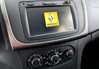 Подержанный автомобиль Renault Sandero 2014 года (25 фото)