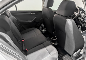 Подержанный автомобиль Skoda Rapid Liftback 2019 года (12 фото)