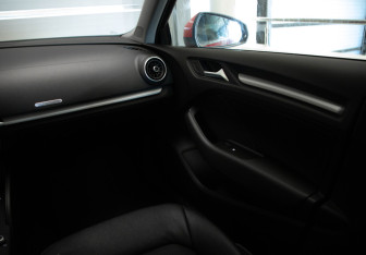 Подержанный автомобиль Audi A3 Sedan 2017 года (25 фото)