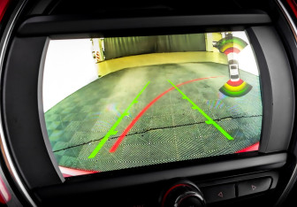 Подержанный автомобиль MINI Hatch 2021 года (26 фото)