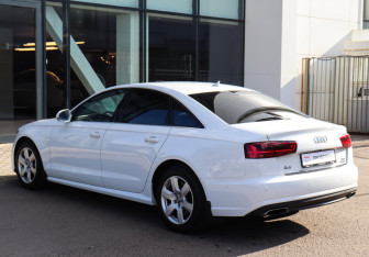Подержанный автомобиль Audi A6 Sedan 2015 года (6 фото)