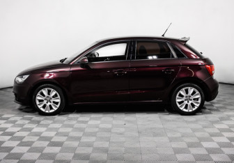 Подержанный автомобиль Audi A1 2012 года (8 фото)