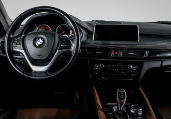 Подержанный автомобиль BMW X6 2015 года (2 фото)