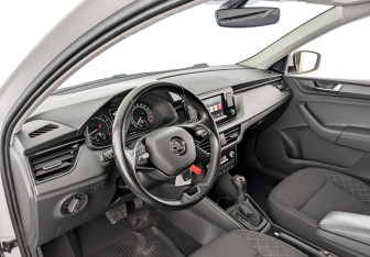 Подержанный автомобиль Skoda Rapid Liftback 2022 года (16 фото)