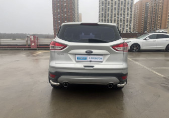 Подержанный автомобиль Ford Kuga 2014 года (5 фото)