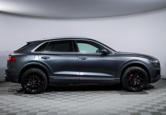 Подержанный автомобиль Audi Q8 2019 года (4 фото)