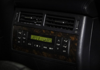 Подержанный автомобиль Toyota Land Cruiser Suv 2012 года (20 фото)