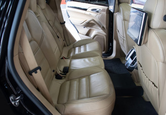 Подержанный автомобиль Porsche Cayenne 2015 года (12 фото)