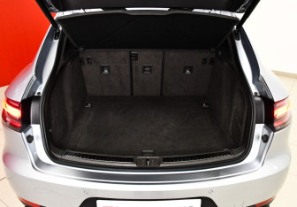 Подержанный автомобиль Porsche Macan 2019 года (15 фото)