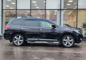 Подержанный автомобиль Nissan Pathfinder 2016 года (4 фото)