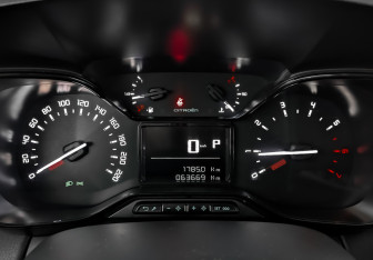 Подержанный автомобиль Citroen C3 Aircross 2018 года (16 фото)