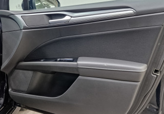 Подержанный автомобиль Ford Mondeo Sedan 2015 года (23 фото)