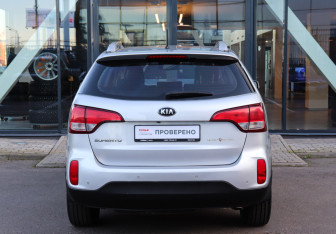 Подержанный автомобиль Kia Sorento 2016 года (5 фото)