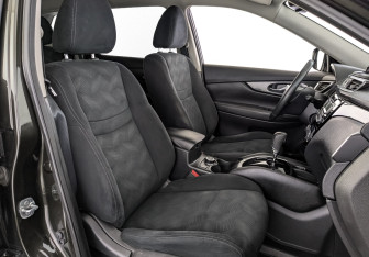 Подержанный автомобиль Nissan X-Trail 2017 года (23 фото)