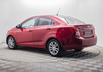 Подержанный автомобиль Chevrolet Aveo Sedan 2013 года (3 фото)