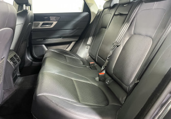 Подержанный автомобиль Jaguar XF Sedan 2019 года (10 фото)